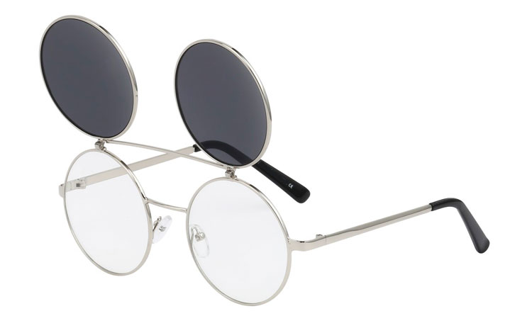 Stor rund brille i sølvfarvet stel med klart glas uden styrke med flip up solbrille med grå-sorte glas. | search-2