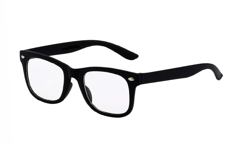 BØRNE wayfarer brille med klart glas i mat sort stel. UV400 beskyttelse | search