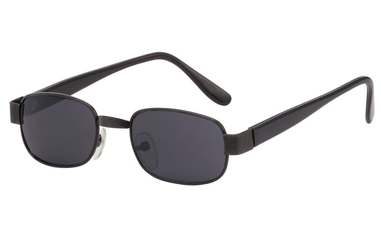 Firkantet solbrille i sort metal og sorte stænger med mørke/sorte linser. | billige-solbrille-nyheder