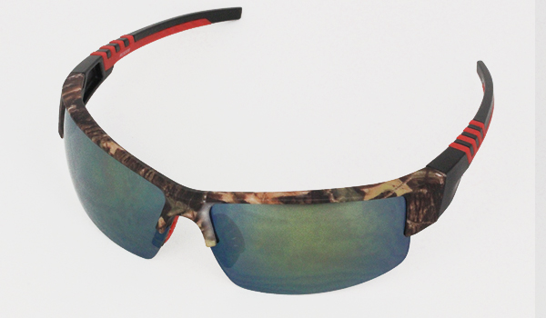 Golf solbrille i flot mønstret design. Golfbrillen har gummi lister indvendigt på stellet som sikre at golf solbrillen sidder godt fast på ansigtet. KØB HER! | search
