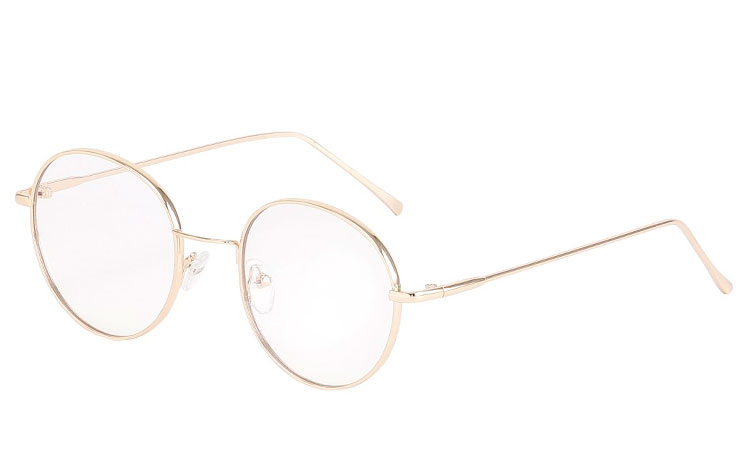 Spinkle metal stel med tynde og stilrene stænger uden gummi på enderne, giver brillen et smuk, let og stilet helhed. Designet er den nyeste mode 2018 | billige-solbrille-nyheder