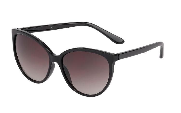 Sort cateye solbrille med bløde former. Solbrillen er i enkelt og stilet design med høje hjørner som giver et cateye look.  | enkelt-klassisk-design