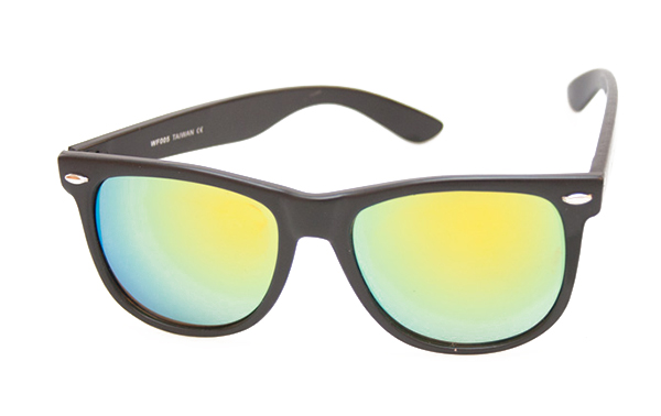 Sort mat wayfarer agtig solbrille med multifarvet sepjlglas i gule nuancer. | wayfarer_solbriller