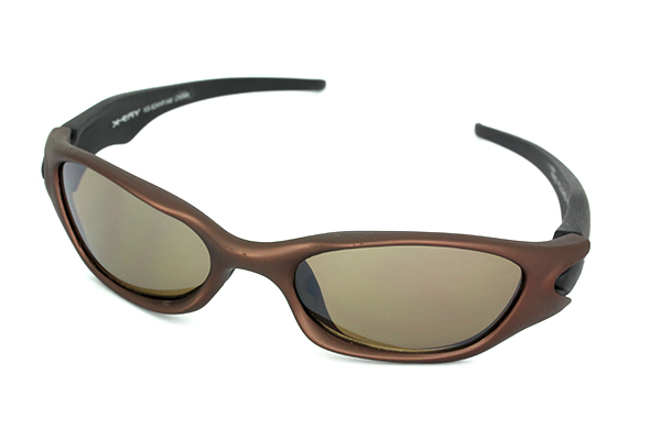 Sports solbrille i bronze farve med mørkt glas. også kendt som den moderigtige hurtigbrille | billige_solbriller_tilbud