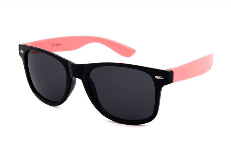 Sort wayfarer solbrille med lyserøde stænger - Design nr. s3486