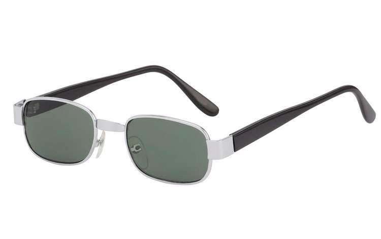Firkantet solbrille i "sølvfarvet metal stel med grønlige linser - Design nr. s3571