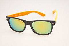 Wayfarer solbrille i mat sort med orange stænger og multiglas - Design nr. s468