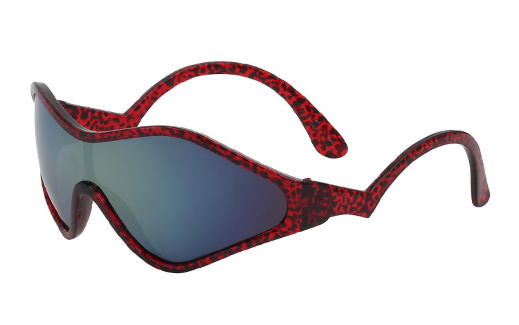 Retro skibrille i vilde retro farver. Mørkerød farvemix design med sølv-multifarvet spejlglas. Stængerne har et specielt design, men sidder virkelig behagelig på ansigtet og tætner godt til i siderne mod solen. | oversize_store_solbriller