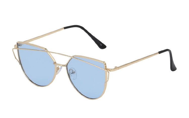 Fræk guldsolbrille i cateye look med lyseblå linser. Virkelig flot design med smukke stel detaljer.  | solbriller_kvinder