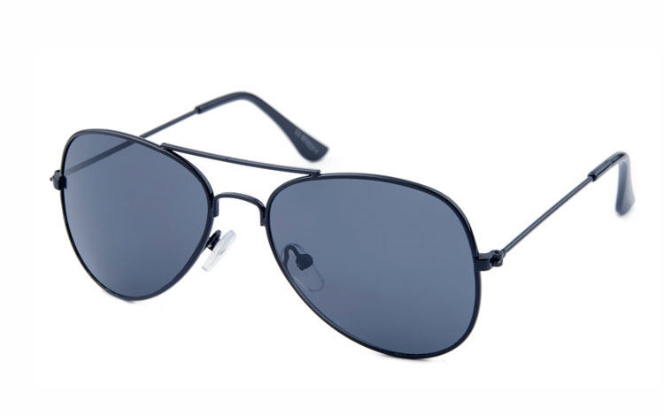 BÃ˜RNE Aviator solbrille i sort metal stel med mÃ¸rke glas | boerne_solbriller