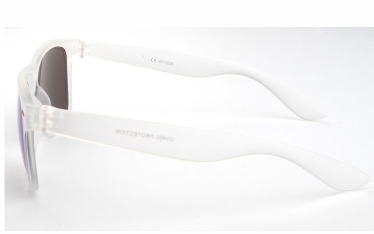 Wayfarer solbrille i mat halvgennemsigtig stel med spejlglas i blÃ¥lige nuancer | solbriller_maend-3