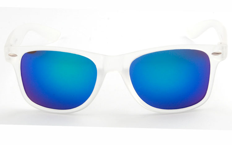 Wayfarer solbrille i mat halvgennemsigtig stel med spejlglas i grøn-blå nunacer | wayfarer_solbriller-2