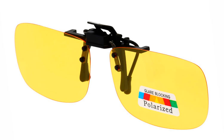 Clip-on solbriller i firkantet aflangt design med gule polaroid glas. Perfekt til kørebrille især om natten. Kendt som nat brille, velegnet til natkørsel | polaroid_solbriller
