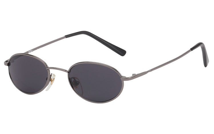 Smal oval moderigtig solbrille i mÃ¸rksÃ¸lv gun metal | 