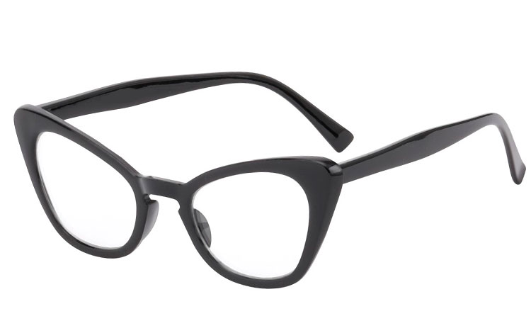 Fræk brille med klart glas uden styrke i sort stilet stel. Brillen er i moderne cat-eye design. Bestil dine nye briller uden styrke i dag! Modtag dem imorgen | search