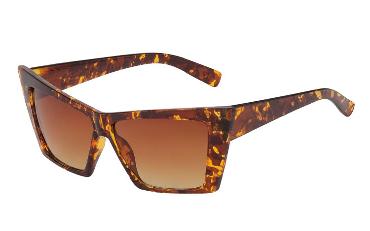 Fræk cat eye solbrille i markant kantet design. Lys skildpadde / leopard stel med lyse linser. UV400 | cat_eye_solbriller