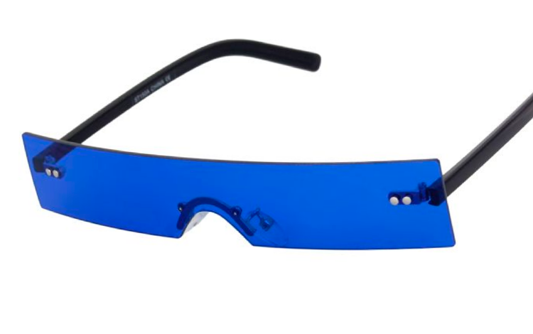 Solbrillen er one-piece design, helt uden ramme/stel omkring selve glassene. - Hele solbrillen ér glassen | festival-solbriller