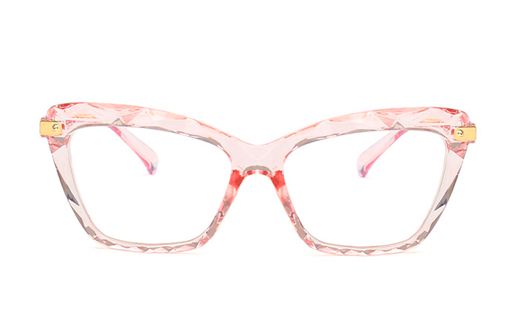  Brillens stel er i feminit design med vintage inspireret mÃ¸nstret og indgraveret glas. Samtidig med det feminine udtryk, har brillen ogsÃ¥ en rÃ¥ kant med det kantede mÃ¸nster | klar_glas_briller-2