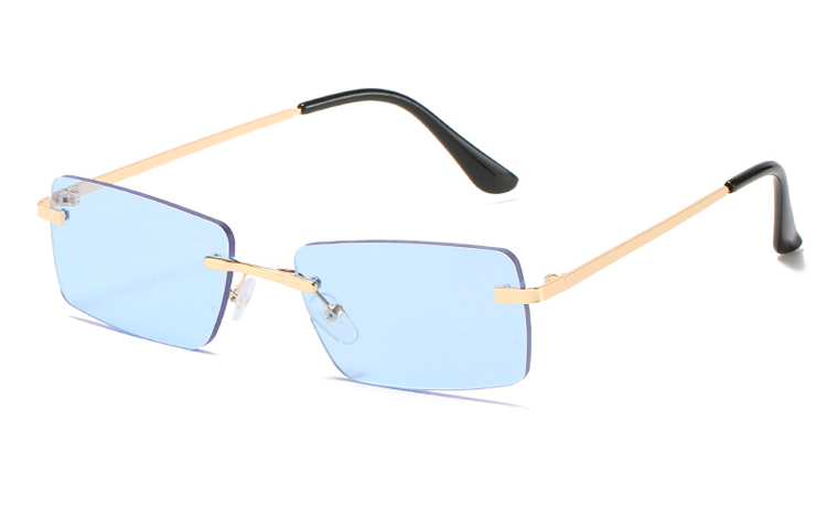  Solbrillen er en unisex solbrille og kan bæres af alle der har lyst til at matche sommeren solbrillemode. De fine lette glas, uden ramme, er kun båret af den kantede guldhægte / stang i hver side og matchende næseryg | festival-solbriller