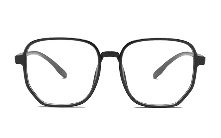  Brillens stel er blank sort og har klart glas uden styrke. Brillens design er rundt og firkantet på en gang med et kantet look | search-2