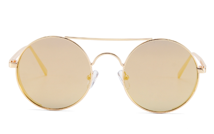  Solbrillen er i virkeliglig lækker kvalitet med skønne detaljer. Stængerne er tynde og elegante og sidestykket er let og passende til den flotte solbrille model | runde_solbriller-2