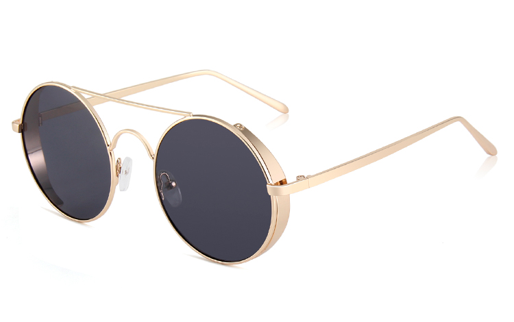  Solbrillen er i virkeliglig lækker kvalitet med skønne detaljer.  Stængerne er tynde og elegante og sidestykket er let og passende til den flotte solbrille model. | runde_solbriller