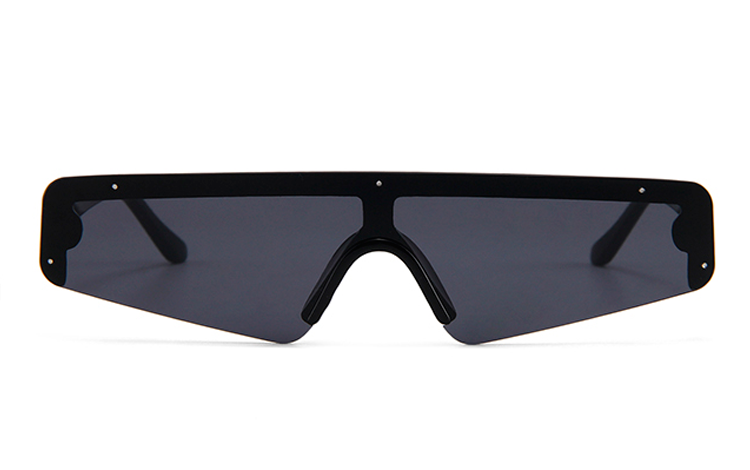  Denne hurtigbrille / solbrille er tidens knivskarpe mode og kan bruges af alle. Stellet er one-piece frontglas, fÃ¦stnet med smÃ¥ sÃ¸lvfarvet skruer, stellet er blank sort | solbriller_maend-2