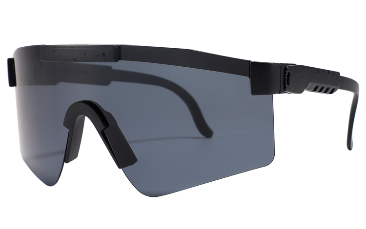 Hurtigbrillen til Sport, Løb, Cykling eller bare fashion, i stort / oversize design. Stellet er i god kraftig kvalitet, som er super fleksibel og bevægelig | oversize_store_solbriller