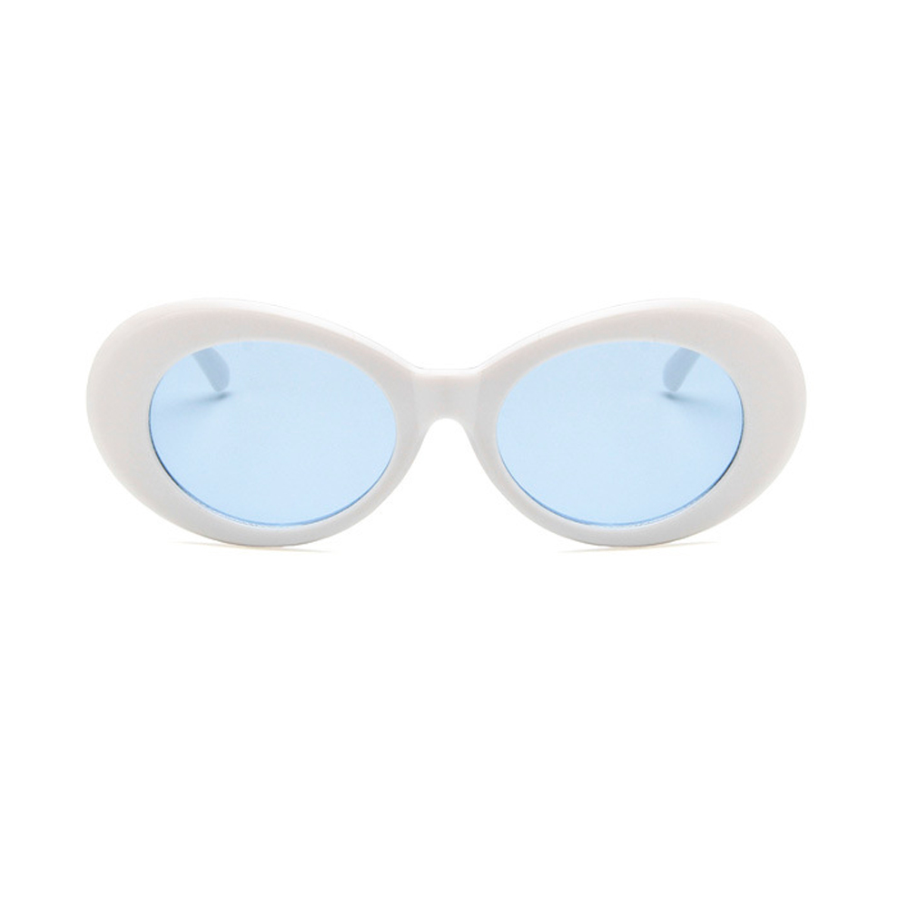 Flower power hippie damesolbrille i kraftig og robust design til den sommerglade hippie. Stellet er blank hvid med lyseblå glas. Retro / hippie / Jackie O stilen | solbriller-farvet-glas-2