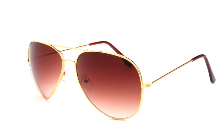 Billig aviator / Pilot solbrille i klassisk design. Guldfarvet stel.  | enkelt-klassisk-design