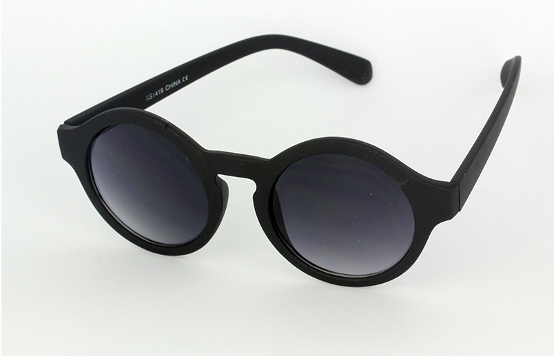 Sort kraftig kvinde solbrille i rundt design | runde_solbriller