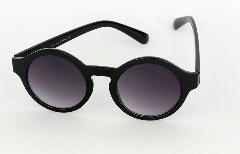 Lækker rund kvinde solbrille i mat sort | oversize_store_solbriller