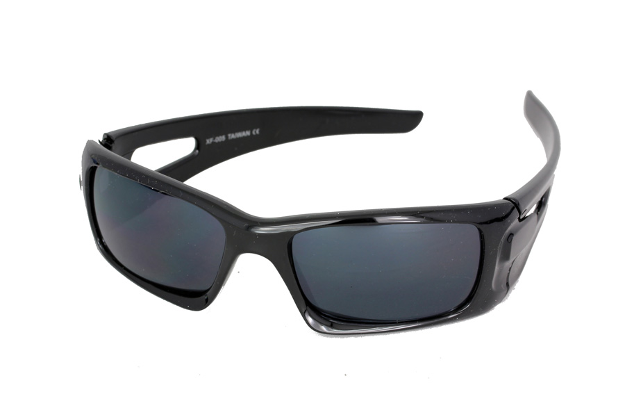 Sort solbrille til mænd i enkelt og råt design. | oversize_store_solbriller