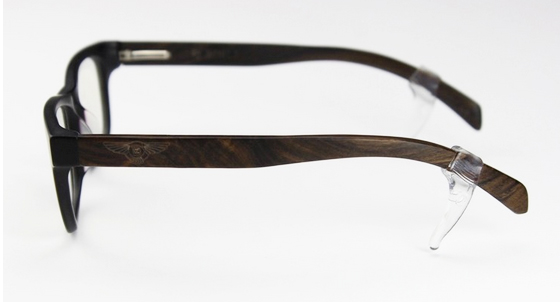 Silikone brille/solbrille holder i sort design. Den lille diskrete silikone holder sættes på brillestangen og placeres bag øret, så vil brillen sidde fast og tæt til dit ansigt. Hullet er ikke så stort men meget fleksibelt? og passer derfor på alle str. Genial til aktive sportsudøvere som bærer solbrilller, løbebriller, sportsbriller som skal sidde godt fast på ansigtet. Fås også i gennemsigtig.Højde 1,3 cm.Længde 3 cm. | -2