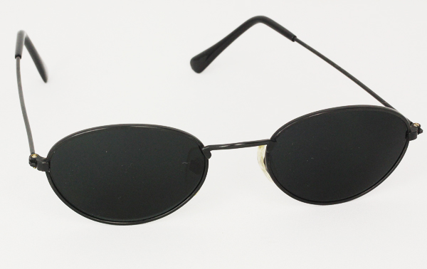 Sort enkelt oval solbrille med mørkt glas | 