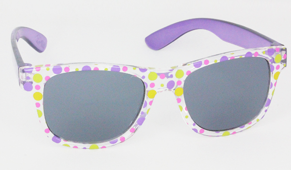 Gode solbriller til bÃ¸rn med god UV beskyttelse. Gennemsigtig bÃ¸rnesolbrille med prikker og lilla stÃ¦nger. Kun 69 kr. | boerne_solbriller