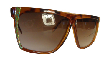 Lys tortoise-brun kantet solbrille m/ blomstmÃ¸nster i siderne | 