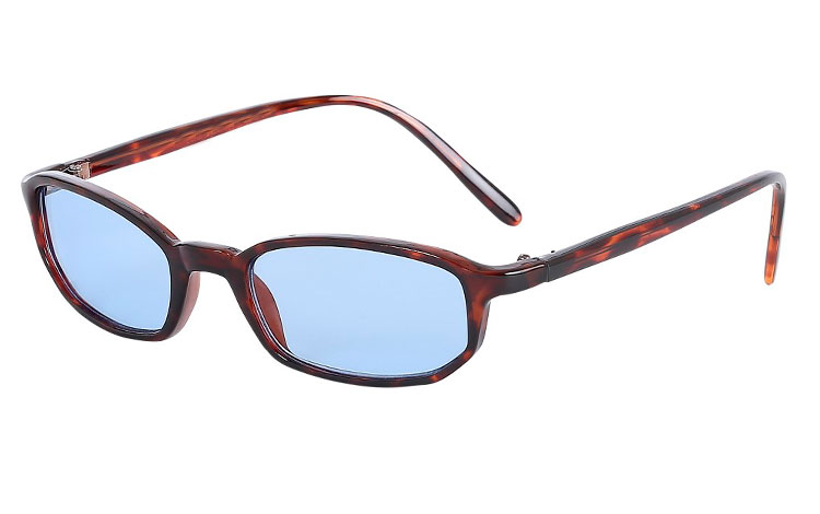 Smal moderigtig solbrille i mørkt skildpaddebrunt stel med lyseblå glas | billige-solbrille-nyheder