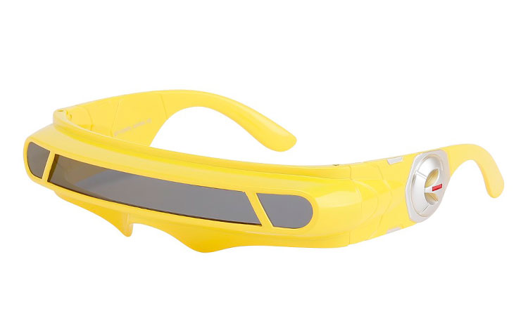 Gul Star-Trek solbrille. Smalt design mÃ¸rke glas og sÃ¸lvfarvet "knap" pÃ¥ siden af stÃ¦ngerne. Denne spacy model fÃ¥s i 5 fantastiske farver. | billige-solbrille-nyheder