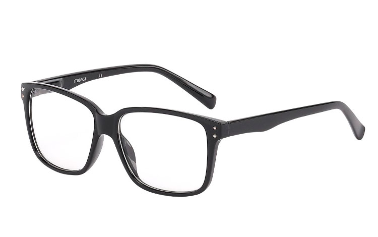 Sort brille i enkelt firkantet design. Brillen har klare linser uden styrke | klar_glas_briller
