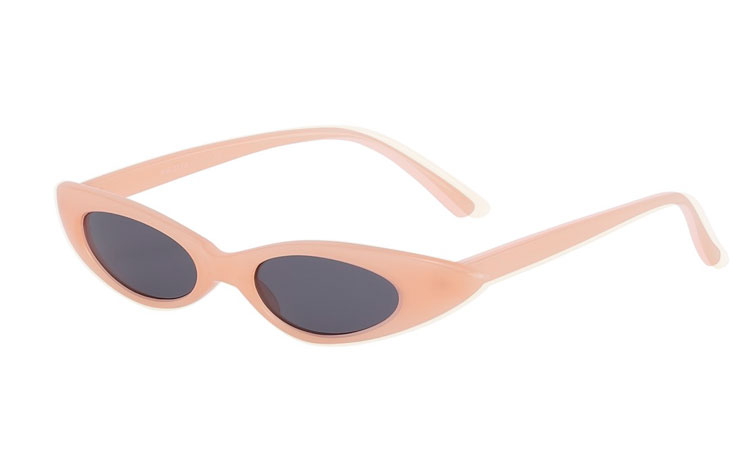  Dette brille design har været på mode siden 1950erne - 1960erne og især kendt fra Elizabeth Taylor, Marilyn Monroe, Audrey Hepburn og Dame Edna.  | cat_eye_solbriller