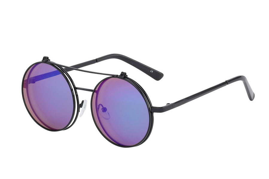 Brille i sort metal stel med flip-up solbrille i spejlglas i blå-grønne farver. | festival-solbriller
