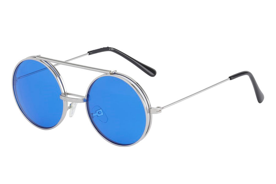 Sølvfarvet brille med flip-up solbrille med blå glas.  | festival-solbriller