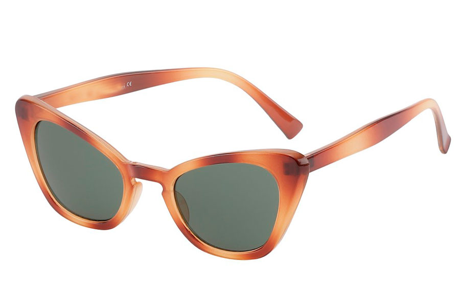 Cateye solbrille i orange-beige smokey farvet stel med mørke grønlige glas. | search