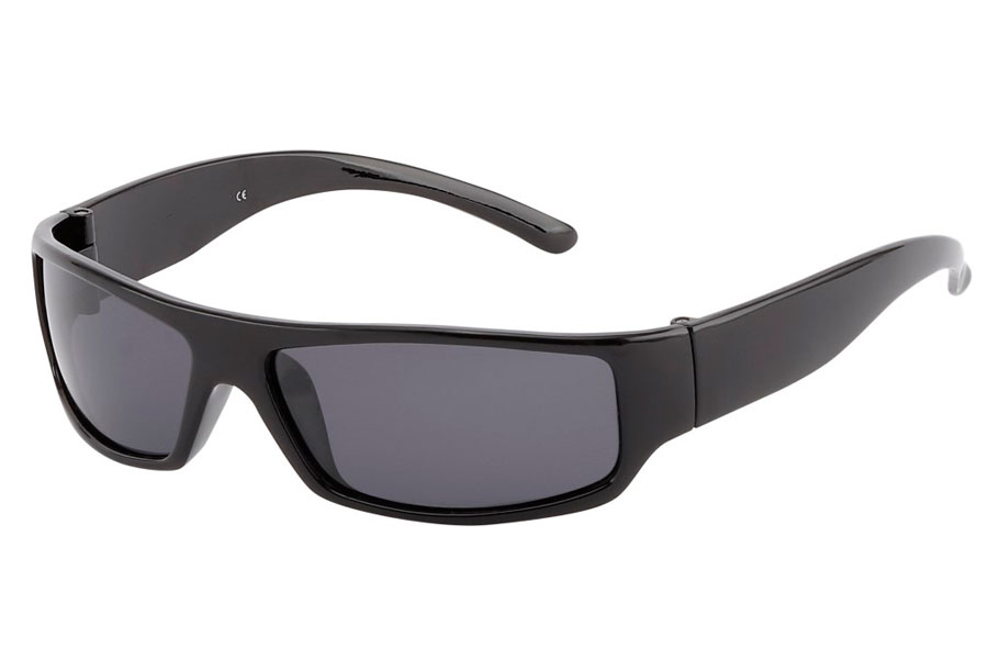 Maskulin solbrille i enkelt sort design. Linserne er i let spejlglas i sølvfarvet | firkantet-solbriller