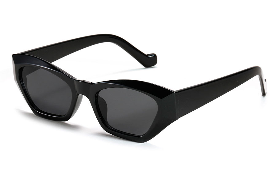 Virkelig fint og spændende design. <br> Stellet er i kraftig design i blank sort. <br> Solbrille glassene er grå-sorte. | cat_eye_solbriller