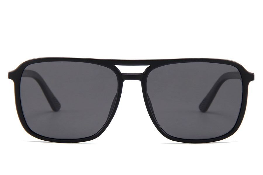 Maskulin Solbrille i mat sort stel.Stængerne har flot skiftende design mellem sølvfarvetmetal og mat sort plastik | enkelt-klassisk-design-2