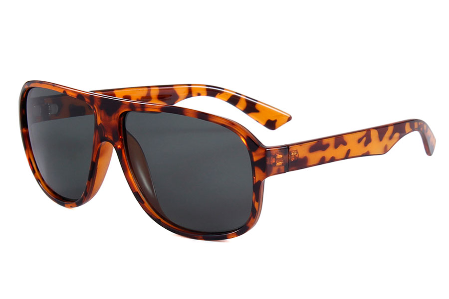 Aviator / dråbeformet solbrille med runde hjørner. Stellet er stærk kvalitet i skildpadde/leopard spættet  i flotte farve nuancer. | pilot_solbriller
