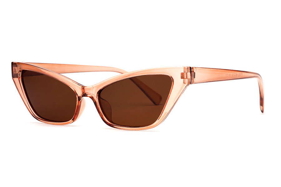 Smal kantet cateye solbrille smokeybeige transparent stel. Glassene er lysebrune og giver dejligt let udsyn. | cat_eye_solbriller