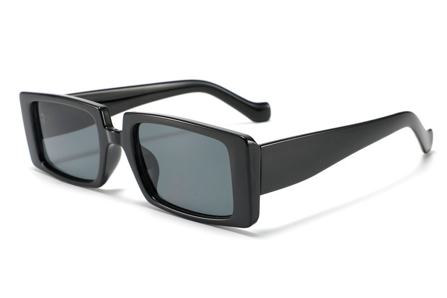 Denne solbrille er sommeren hotteste mode. Aflang firkantet design. Unisex model kan bruges af alle. | ski_racer_solbriller